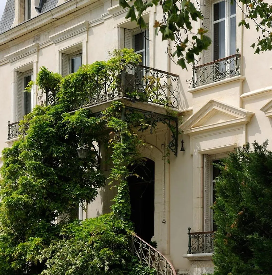 Villa Le Manoir Amazing Hotel Particulier with garden and pool Collonges-au-Mont-dʼOr